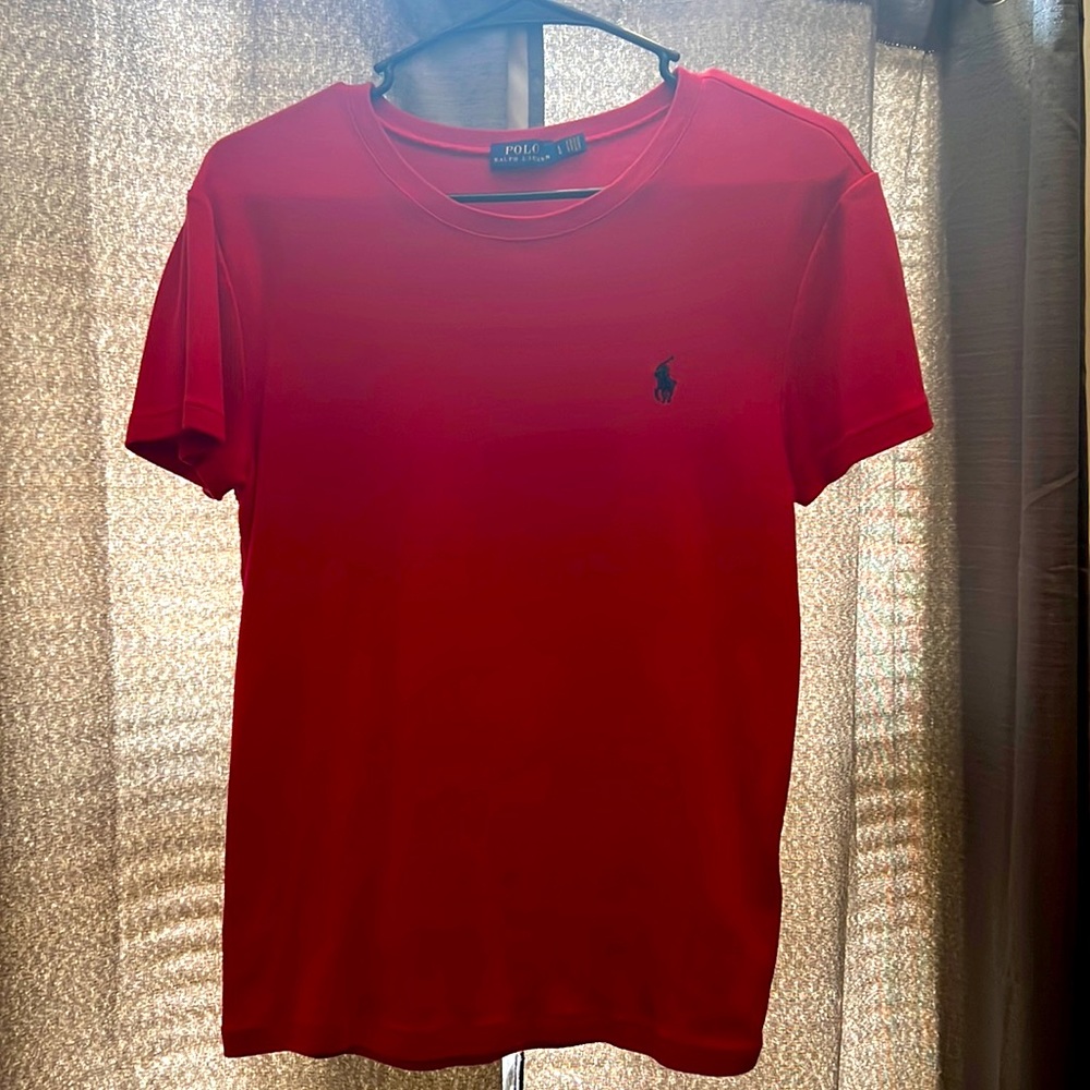 Red polo shirt with navy blue horse